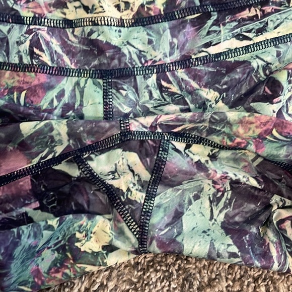 Lululemon Crop Leggings - Picture 7 of 7